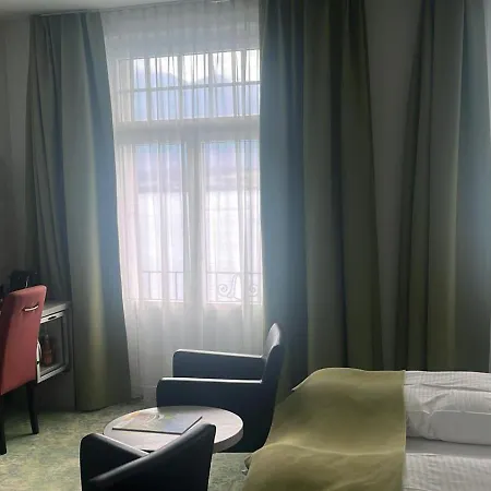 贝尔维尤莱克酒店及餐厅