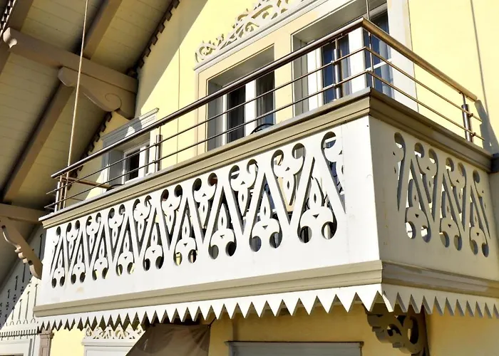 酒店 贝尔维尤莱克酒店及餐厅 3*